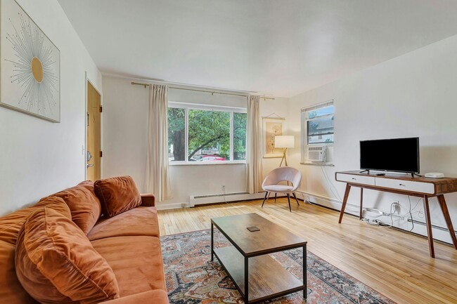Building Photo - 2948 Wardall Ave