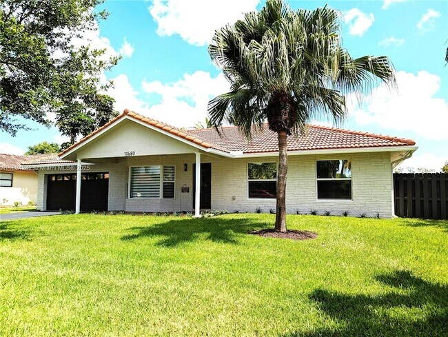 Foto del edificio - 10680 NW 6th Ct