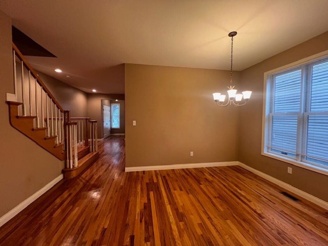Primary Photo - Beautiful 3 Bedroom Townhouse in South Col...