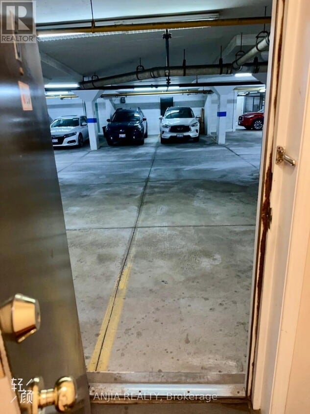 Building Photo - 16 St Moritz Way