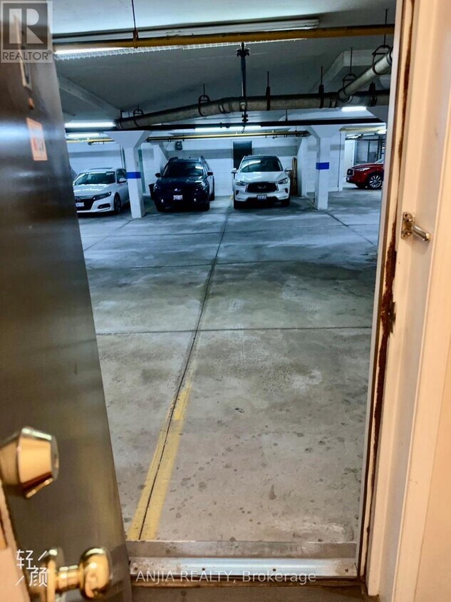 Photo du bâtiment - 16 St Moritz Way