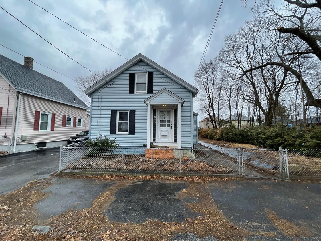 45 Chaplin St, Pawtucket, RI 02861 House Rental in Pawtucket, RI