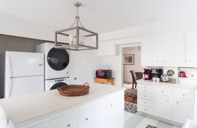 Kitchen - 41 Delano Ave