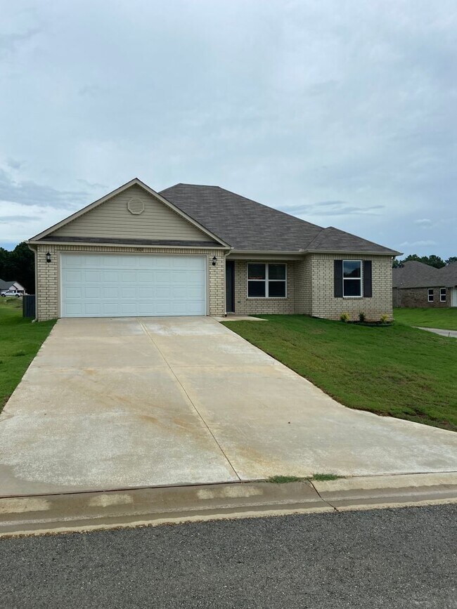 Foto del edificio - Four Bedroom | Two Bath Home in Fairview H...