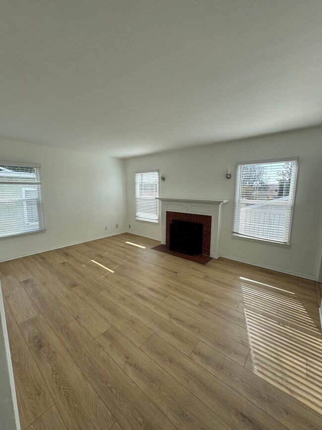 Living Room - 1835 Euclid St