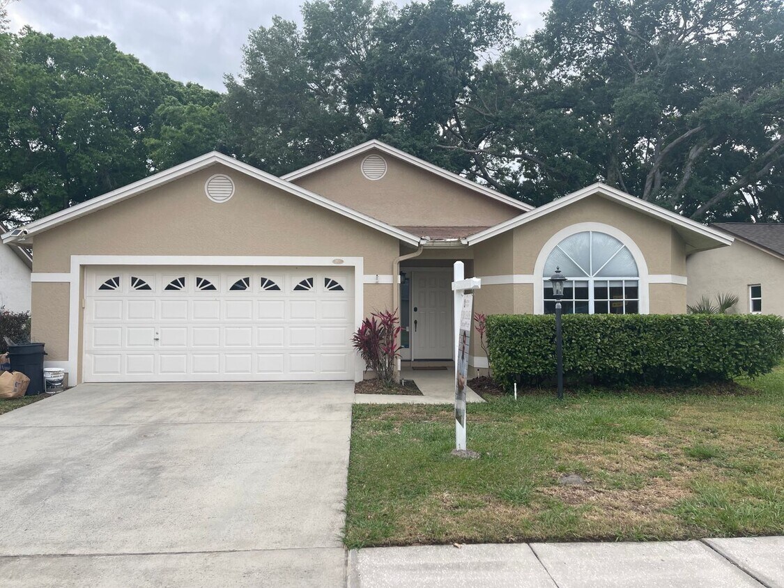 Primary Photo - 28217 Tanglewood Dr - For Rent!