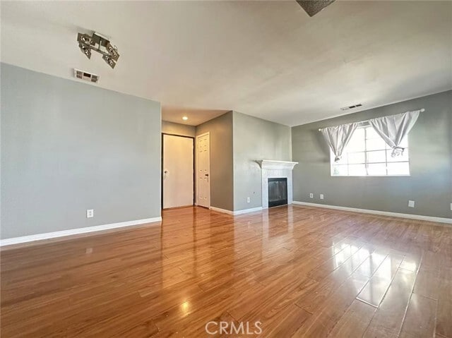 Building Photo - 920 N Unruh Ave
