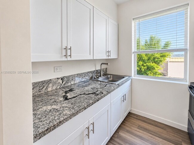 Building Photo - 926 79th Terrace