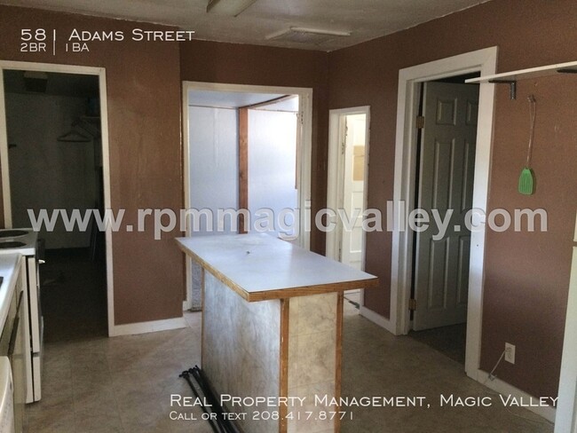 Foto del edificio - 581 Adams Street, 2 bed, 1 bath
