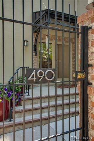 Building Photo - 490 Columbine St