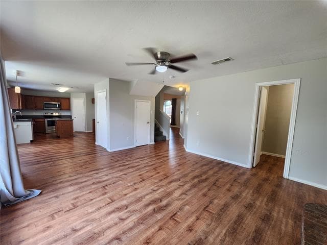 Building Photo - 1225 Lake Haven Dr