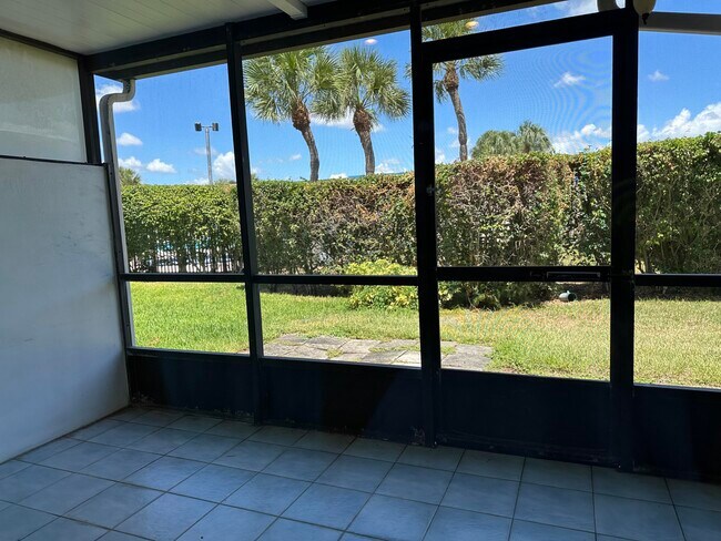 Foto del edificio - 15729 Bottlebrush Cir