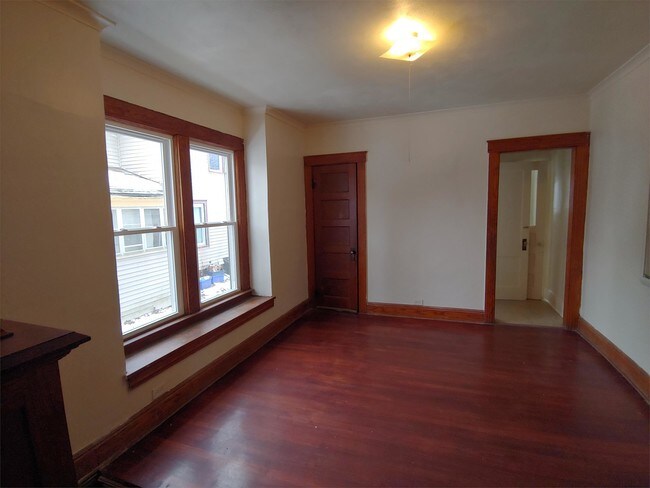 Building Photo - 208 W Newell St