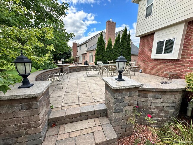 Foto del edificio - 24561 Cavendish Ave E