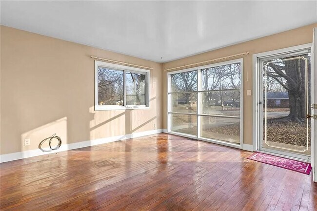 Foto del edificio - 1260 Farley Dr