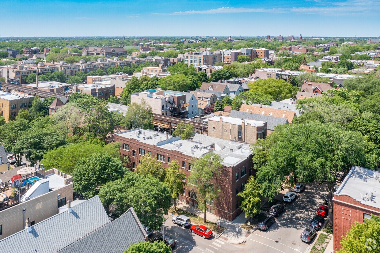 Aerial Photo - Roscoeview Condominiums