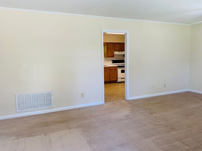Foto del edificio - WOW! All brick 3 bedroom ranch in Newnan! Must see!