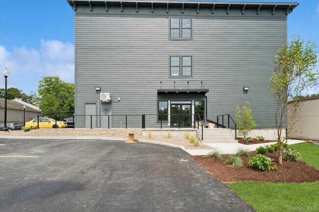 Building Photo - 153 Greenwich Ave