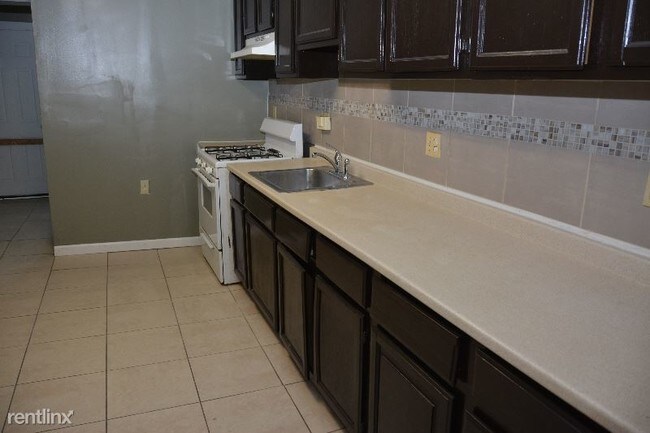 Foto del edificio - 3 br, 1 bath Townhome - 1813 Aiken St
