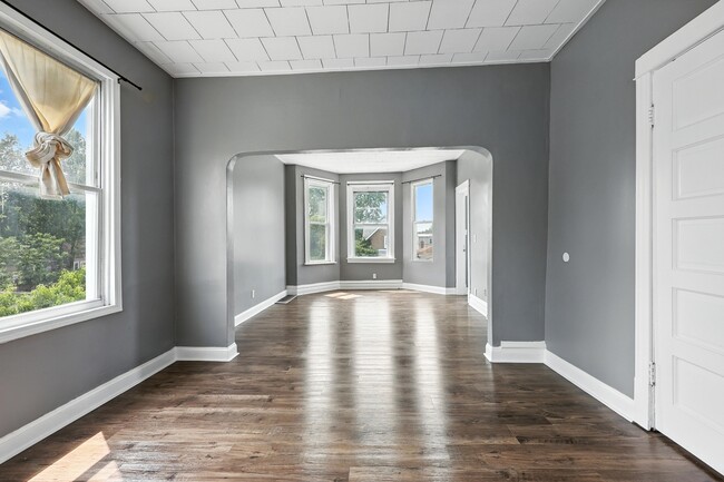 Foto del edificio - 1227 Clarence Ave