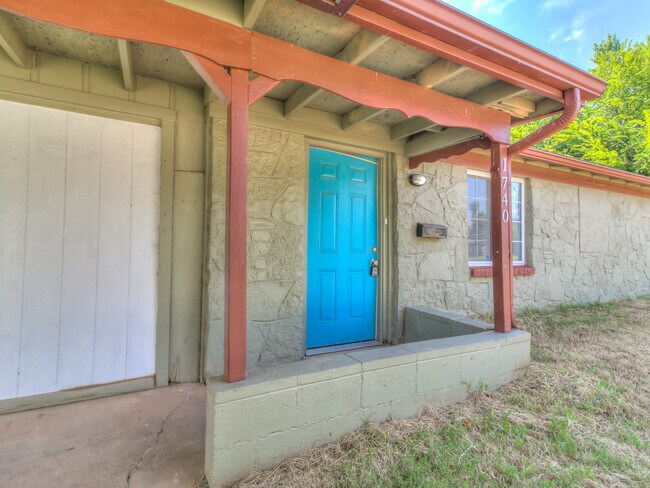Building Photo - 1740 Cherry Ln
