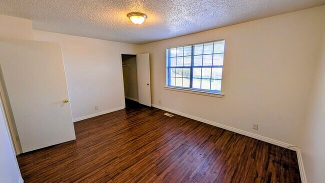 Foto del edificio - 2751 Park Dale Dr