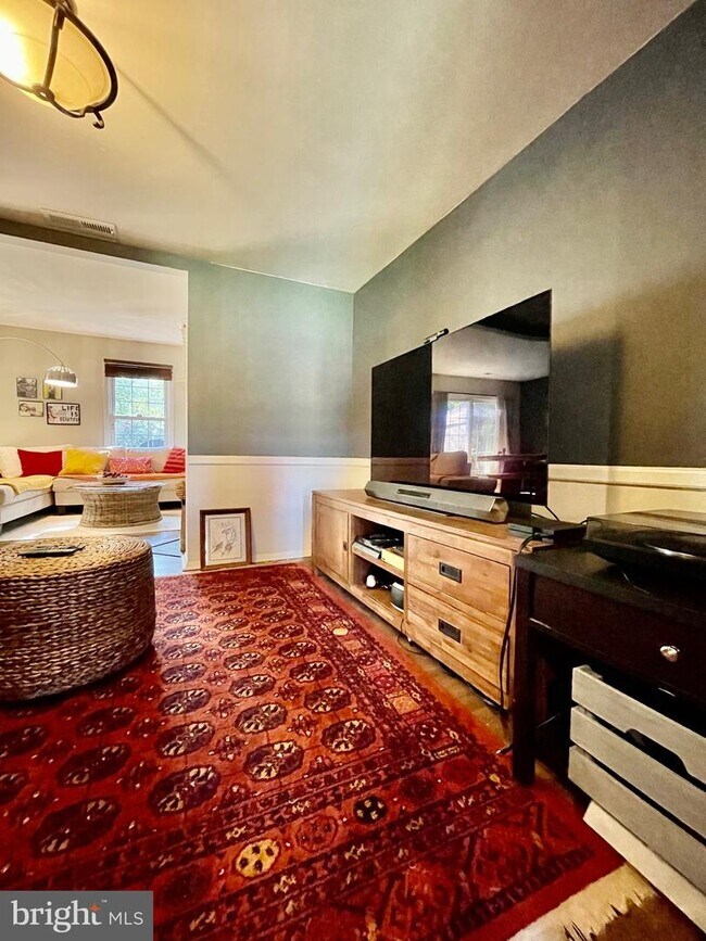 Foto del edificio - 347 Elderwood Ct
