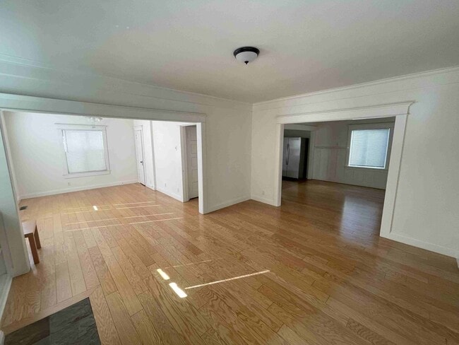 Building Photo - UNIQUE SHERMAN OAKS PROPERTY WITH ALL UTILITIES INCLUDED!