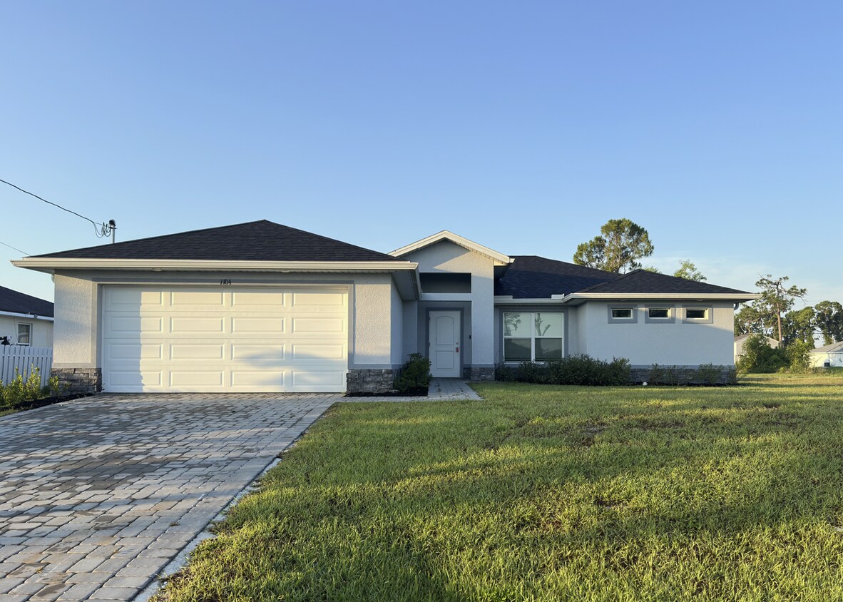 Primary Photo - 4 Bedroom 2 bathroom NE Cape Coral Home wi...