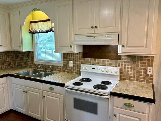 Building Photo - 383 N Washington St