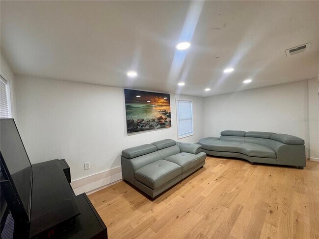 Foto del edificio - 1518 Ewing Ave