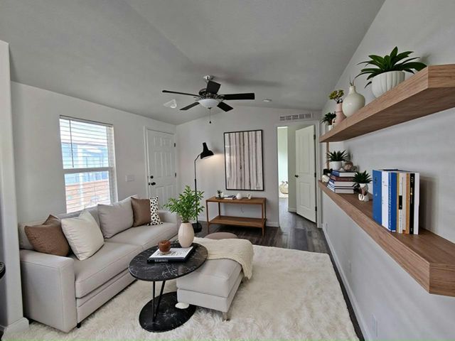 Foto del edificio - 3825 N Nellis Blvd