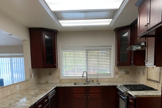 Foto del edificio - 1599 Farringdon Dr