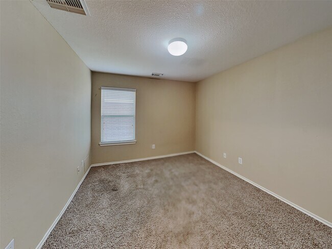 Building Photo - 9215 Birch Springs Dr