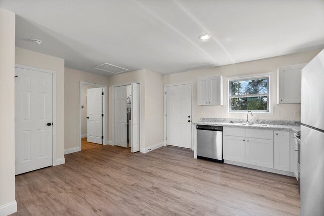 Building Photo - 176 Highland Hls