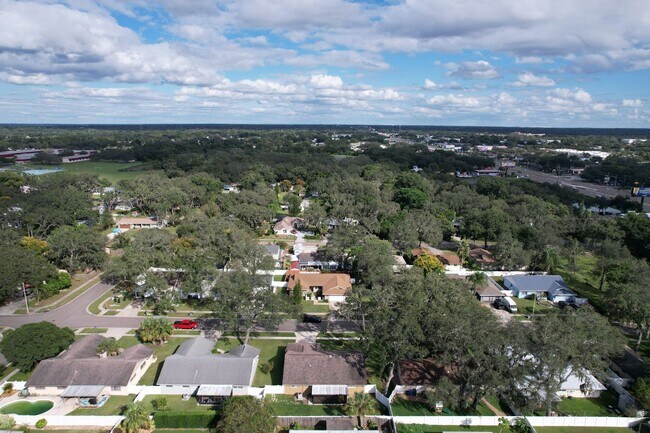 Building Photo - 3 Bed - 2 Bath - Fenced Yard - Great Location