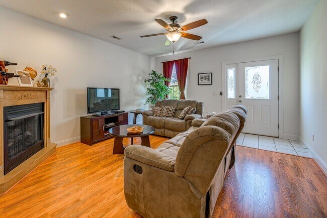 Foto del edificio - 2682 Blossom Trail E