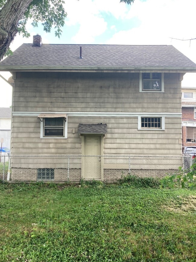 Foto del edificio - 1320 Wilson Pl NW