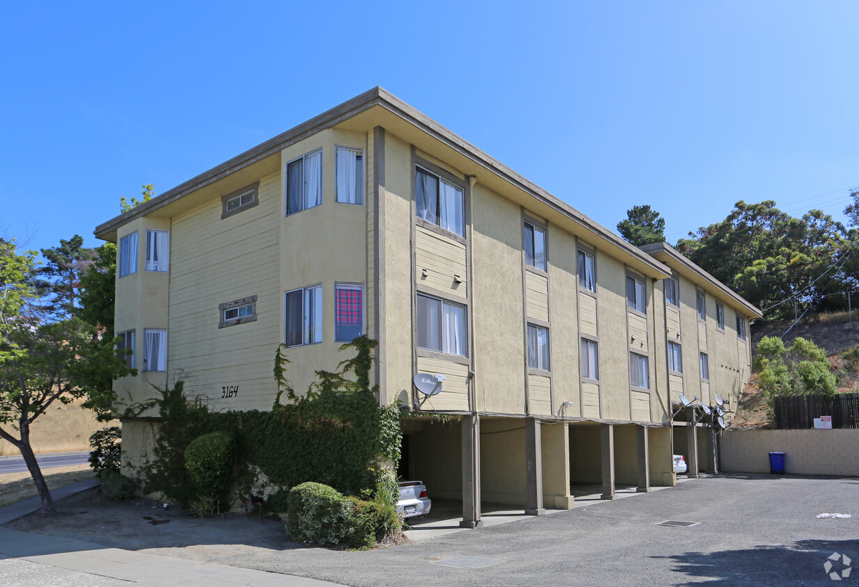 Primary Photo - Hilltop Apartments