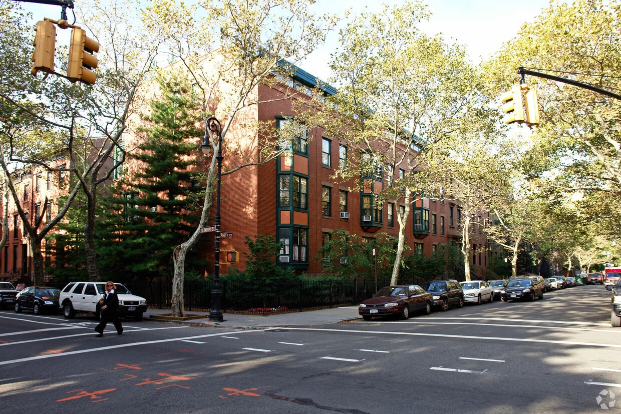 Primary Photo - 238 Clinton St