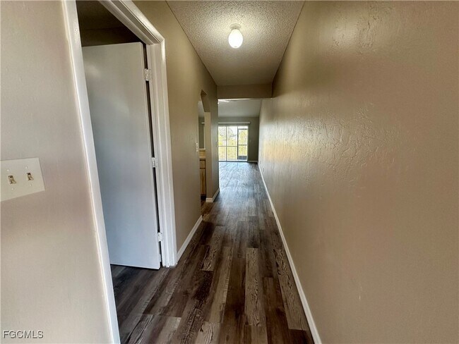 Foto del edificio - 829 Gleason Pkwy