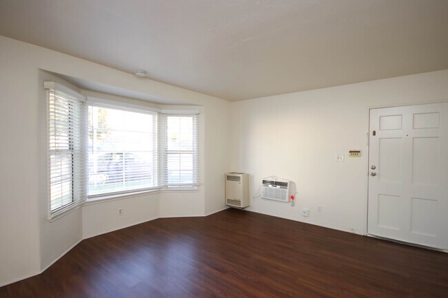 Building Photo - 916 Marcheta St