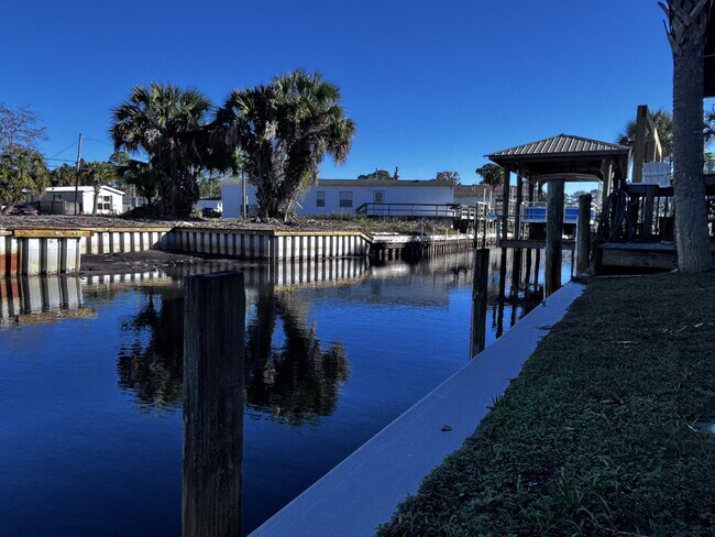 Foto del edificio - 6588 Harbour Blvd