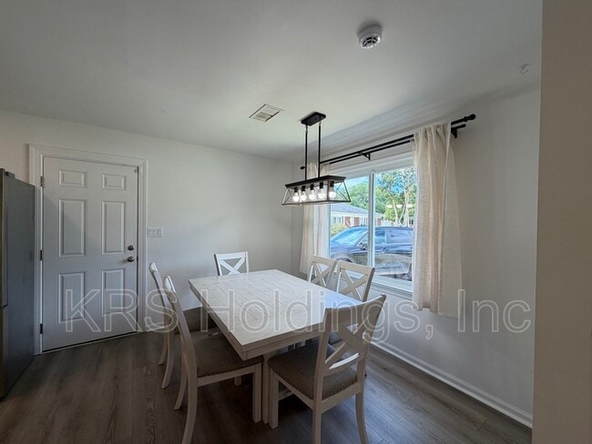 Building Photo - 1035 Tradewinds Rd