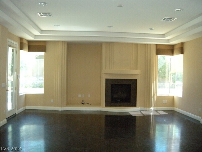 Building Photo - 5561 Notte Pacifica Way