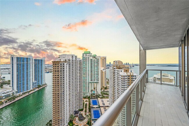 Building Photo - 495 Brickell Ave