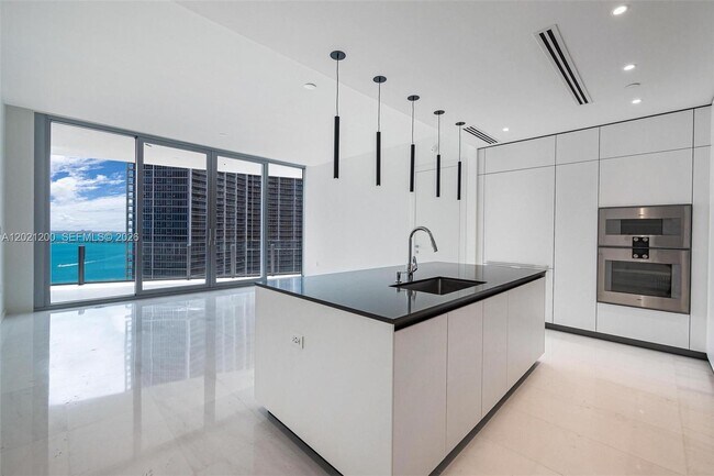 Foto del edificio - 300 Biscayne Blvd Way