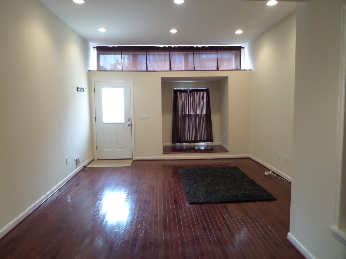 109 N Patterson Park Ave, Baltimore, MD 21231 Townhome Rentals in Baltimore MD