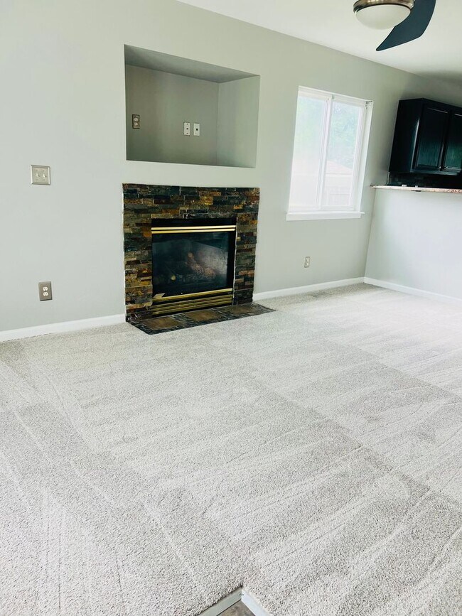 Foto del edificio - -$350.00 off  FIRST FULL MONTH'S RENT w/ 1...