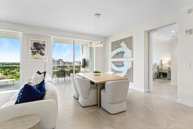 Foto del edificio - 220 SE Mizner Blvd